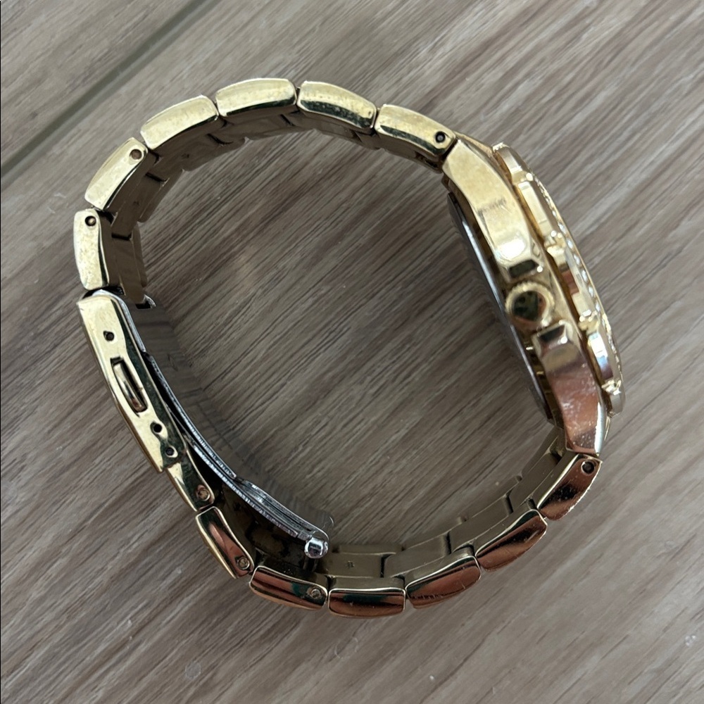 Guess Mini Prism W15072L1 women's analog watch with a crystal-studded bezel - Picture 5 of 5